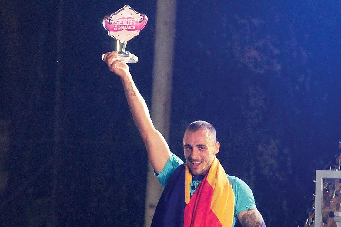 
    Vladimir a plâns de bucurie după ce a auzit că este învingător. Actorul a primit trofeul și premiul de 10.000 €  