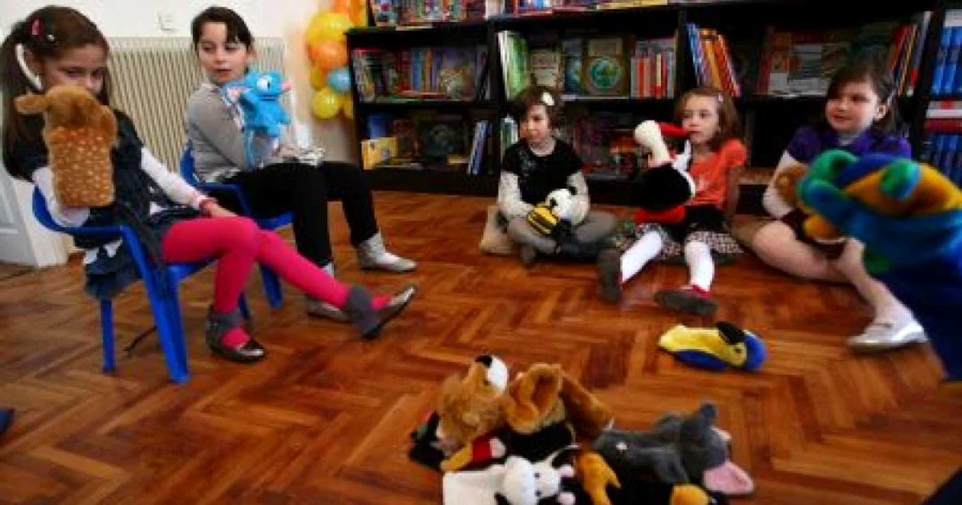 Copiii de la Clubul Piticilor s-au jucat cu păpuşile