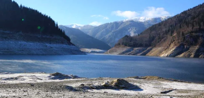 lacul gura apelor retezat foto daniel guta adevarul