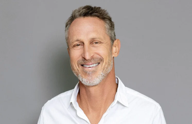 Medicul Mark Hyman susține că vârsta sa biologică este de 43 de ani FOTO Gotham Mag