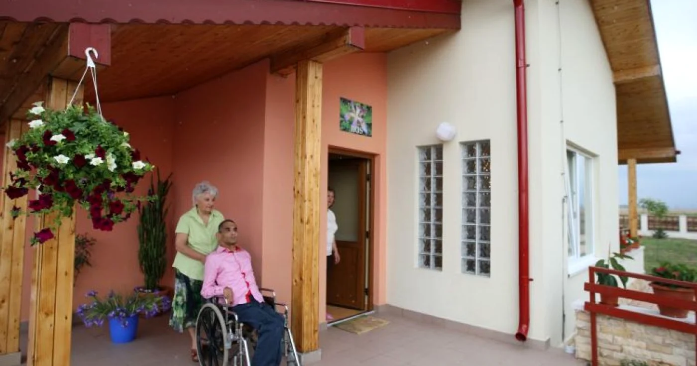 Casele protejate sunt destinate persoanelor adulte cu dizabilităţi
