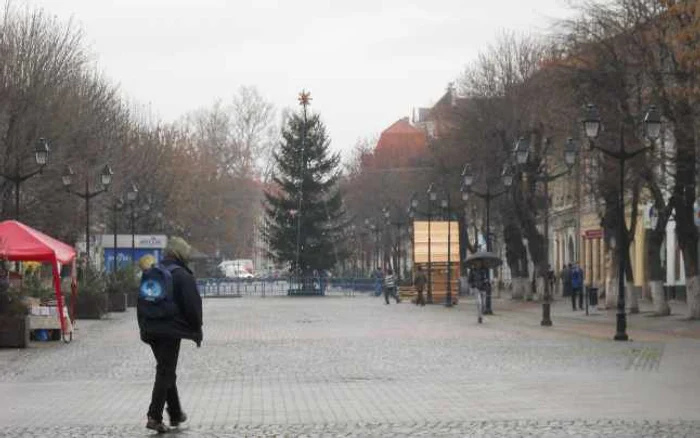 Pietonalul îşi aşteaptă colindătorii