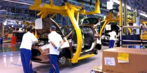 Angajaţii Ford s-au întors la muncă după trei săptămâni de pauză Foto
