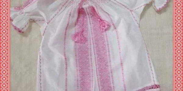 Costum popular pentru botez ţesut manual cu materie primă din cultura proprie de viermi de mătase în Atelierul Borangic Niculescu din Stoeneşti - Vâlcea Foto Borangic Niculescu