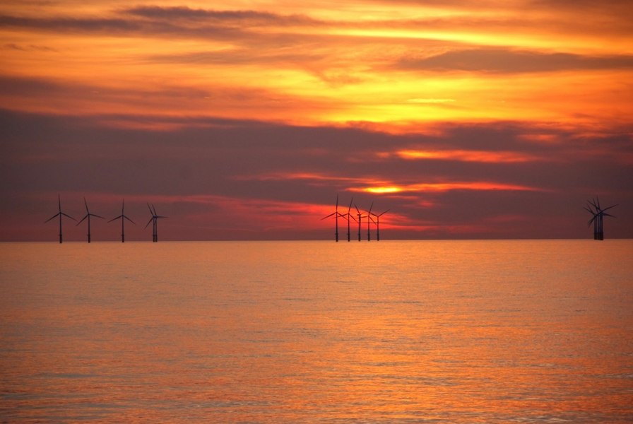 Bani europeni pentru o turbină eoliană plutitoare în Marea Neagră. Firma lui Comănescu, responsabilă cu fabricarea
