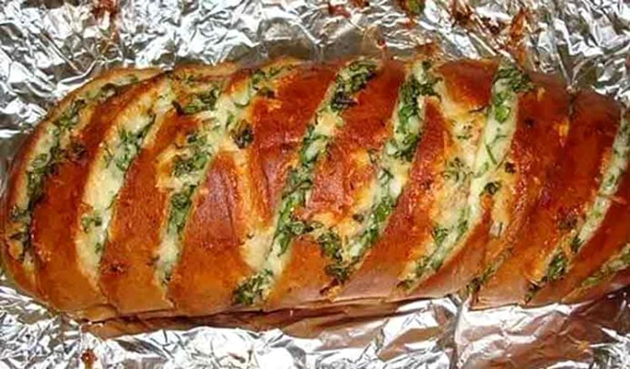 
    Fie că i-au spus franzelă coaptă ori pâine umplută, rezultatul este fabulosFoto: delicii-delicatese.ro  