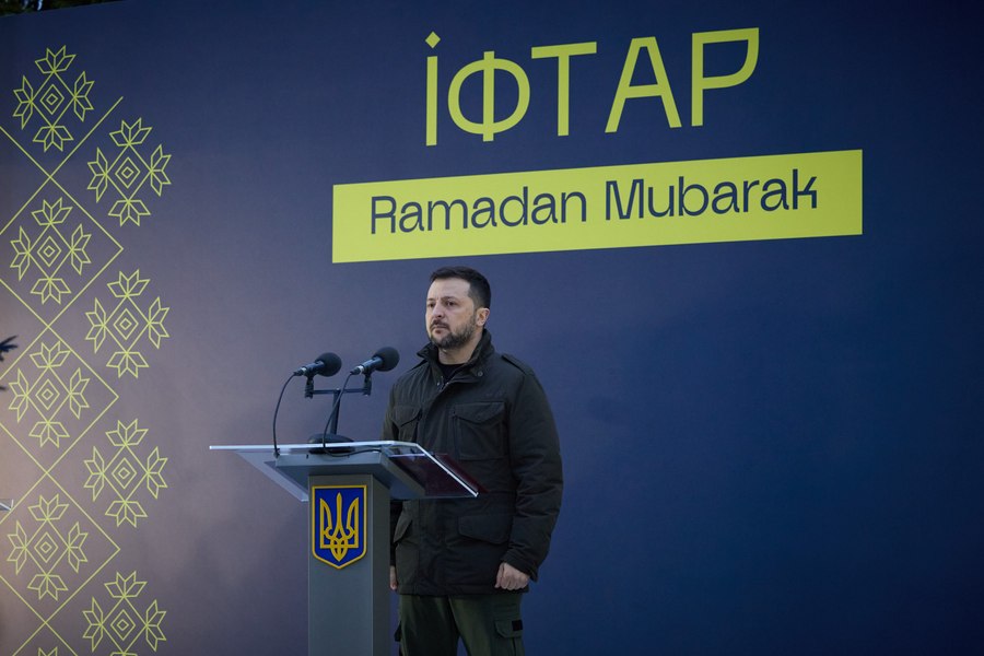 Zelenski a participat la masa iftar de Ramadan și a acordat medalii soldaților musulmani VIDEO