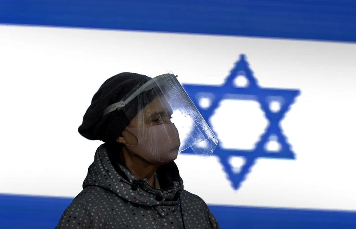 Aproximativ 61% din populaţia de 9,4 milioane a Israelului a fost vaccinată cu schema completă, FOTO EPA-EFE