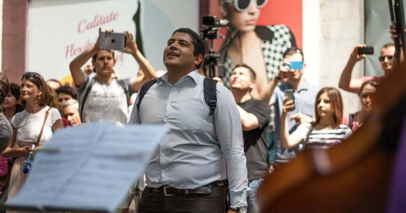Legendă : Andriano Marian este dirijor şi a studiat la Cluj şi Bucureşti. FOTO Facebook