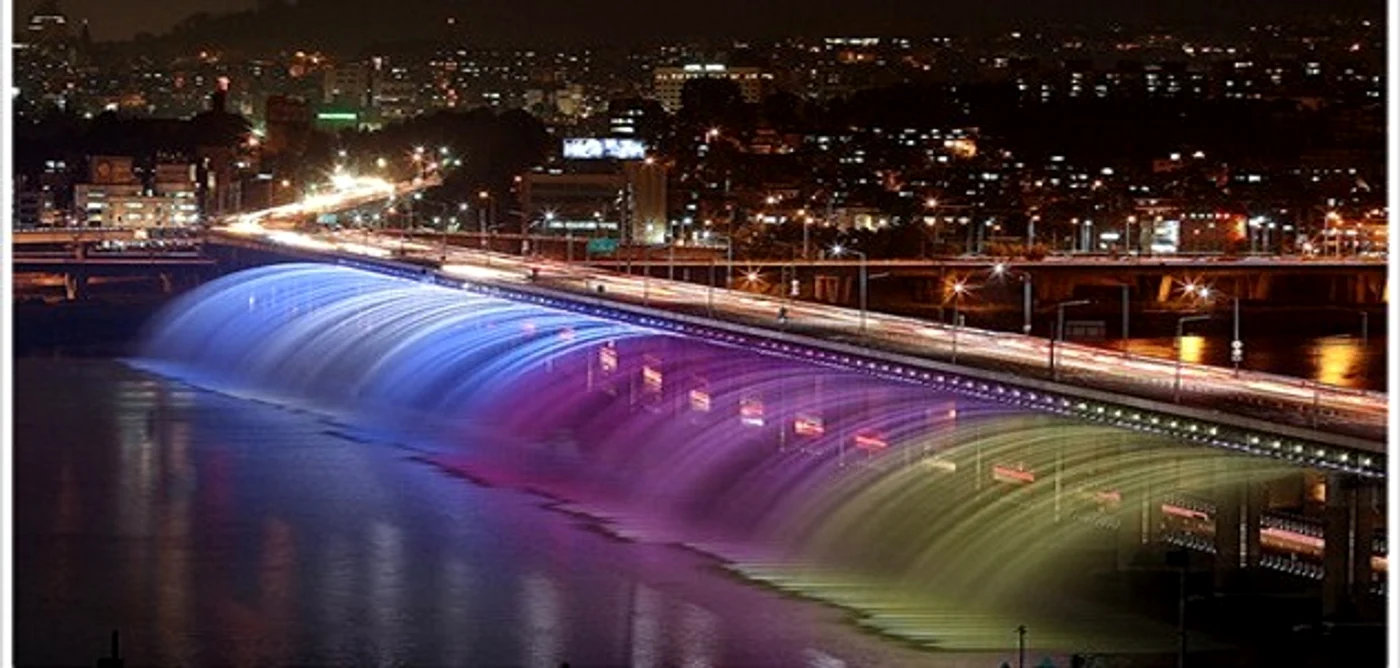 Moonlight Rainbow Fountain FOTO bavariatour.ro