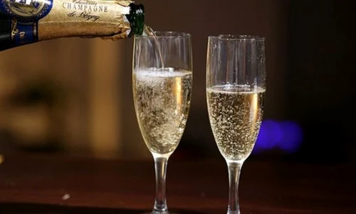 Franța contraatacă în „războiul șampaniei” declanșat de Rusia jpeg