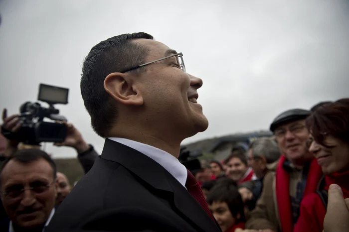Propunere pentru Victor Ponta, venită dintr-un sat inundat în 2014 FOTO: Mediafax/AFP