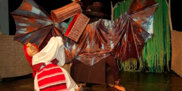 Secvenţă din spectacolul „Fata babei şi fata moşneagului“