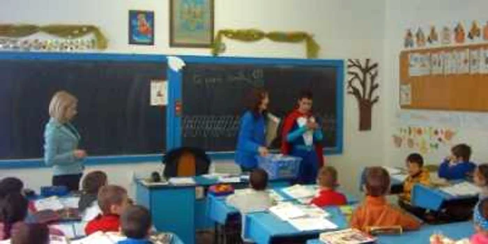 Copiii din Copşa Mică au început deja campania de strângere de tetra pak-uri.