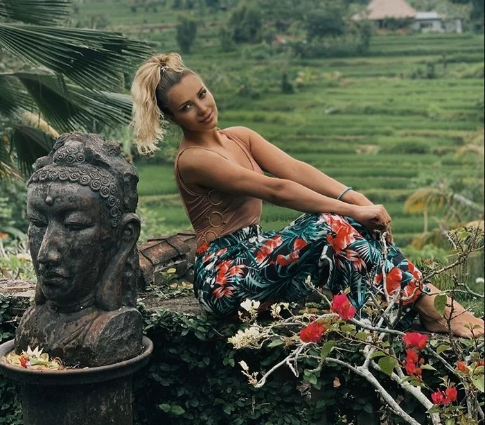 6 cantareata lora in bali jpg jpeg