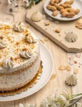 Tort cu alune si frisca  Sursa foto shutterstock 1995463784 jpg