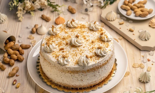 Tort cu alune si frisca  Sursa foto shutterstock 1995463784 jpg