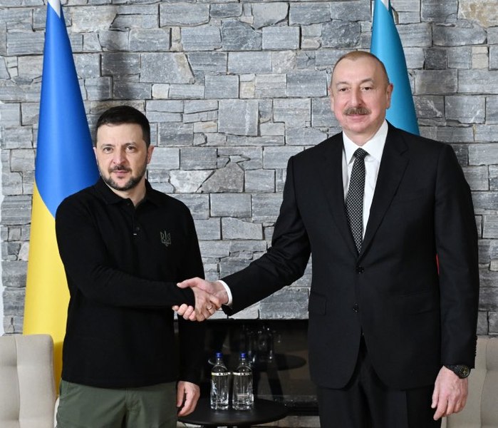 Azerbaidjanul amenință că va înarma Ucraina din cauza atacurilor asupra infrastructurii energetice