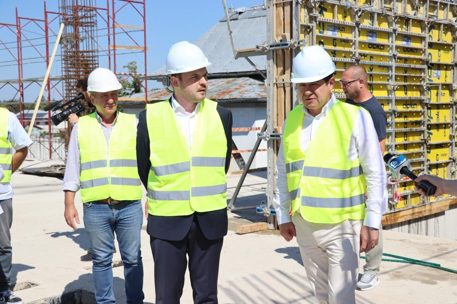 Rogobete, după ce a vizitat șantierul spitalului din Tecuci: „Scuze poate găsi oricine. Dar puțini sunt cei care construiesc spitale și salvează vieți!”