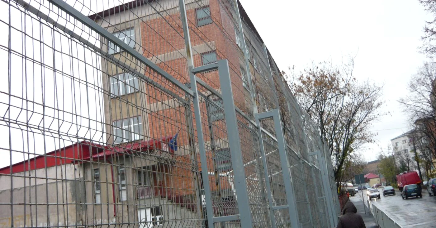 De la prima oră pompierii militari au fost solicitaţi să intervină pentru a degaja carosabilul FOTO Arhivă Adevărul