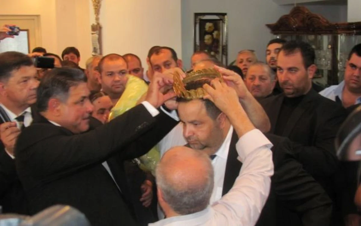 Încoronarea regilor Dorin şi Daniel Cioabă ca regi, după moartea tatălui lor. (Foto: Ramona Găină/Adevărul)