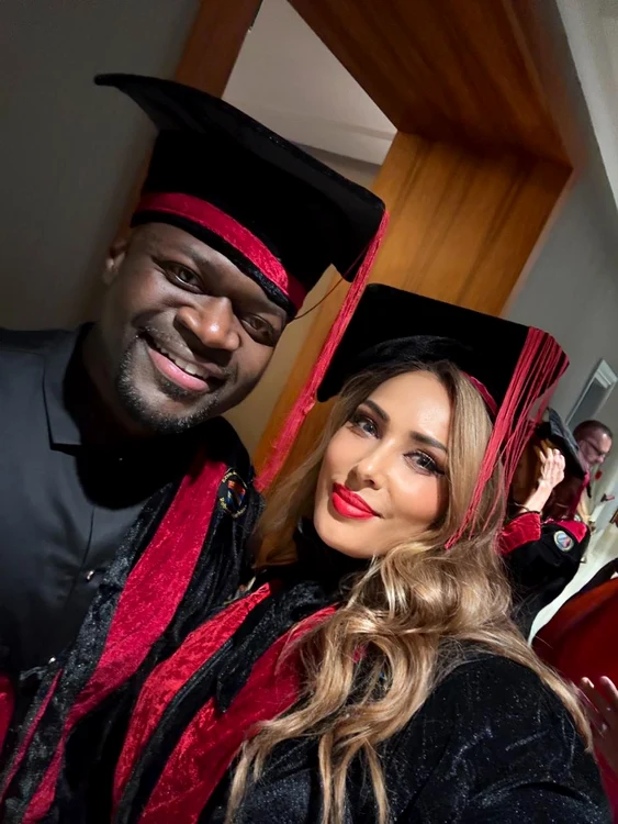 Iulia Vântur și Poo Bear.