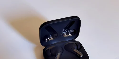 OnePlus Buds Pro FOTO Adrian Pogingeanu
