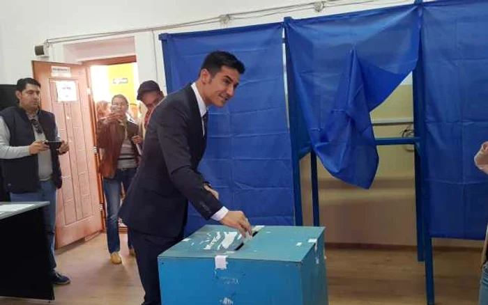 Senatorul Claudiu Manda şi-a exprimat votul la referendum FOTO Ana Popescu