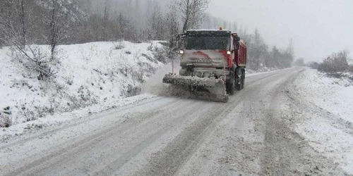 Tir-uri si Valea Oltului blocate 