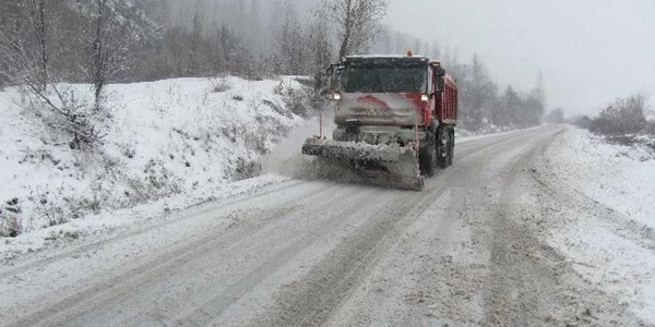 Tir-uri si Valea Oltului blocate 