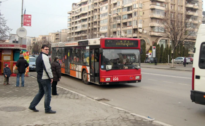 Amânarea licitaţiei lasă în suspans transportul în comun din Deva