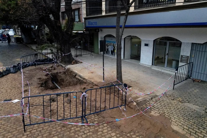 Tunel săpat în apropiere de banca Macro din Argentina. August 2024