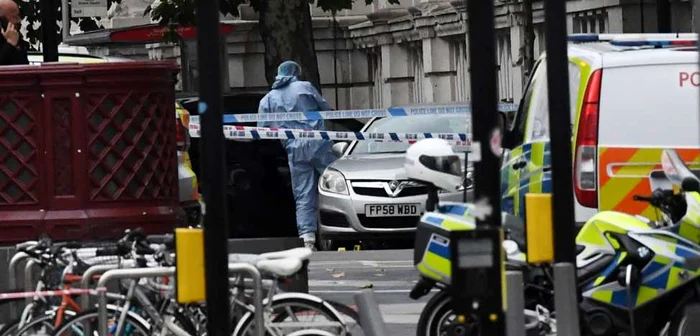 Atac terorist la Londra un barbat a intrat cu masina pe trotuar. FOTO EPA-EFE