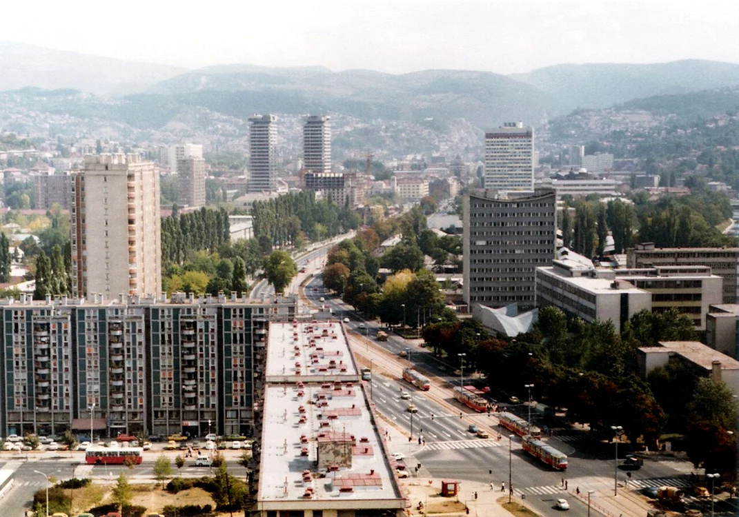Orașul Sarajevo, în 1982 (© Milan Suvajac / Wikimedia Commons)
