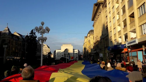 Tricolor de 100 de metri în centrul Timişoarei FOTO Ş.Both