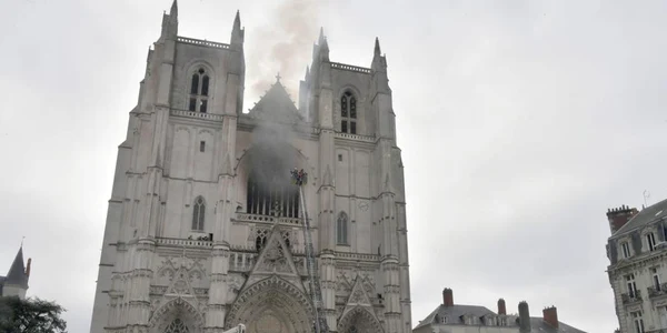 Incendiu la catedrala din Nantes FOTO EPA-EFE