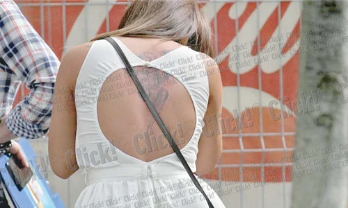 Roxana Vancea (22 de ani) a întors privirile pe stradă cu rochiţa ei albă (Fotografii: Blitz) jpeg