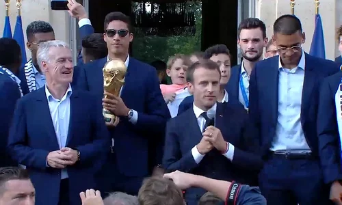 Emmanuel Macron les Bleus jpeg