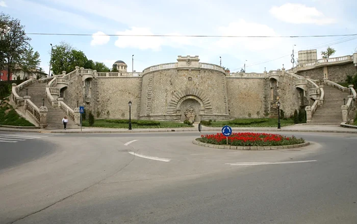 Esplanada Elisabeta sau Râpa Galbenă din Iași. Sursă foto: culturainiasi.co