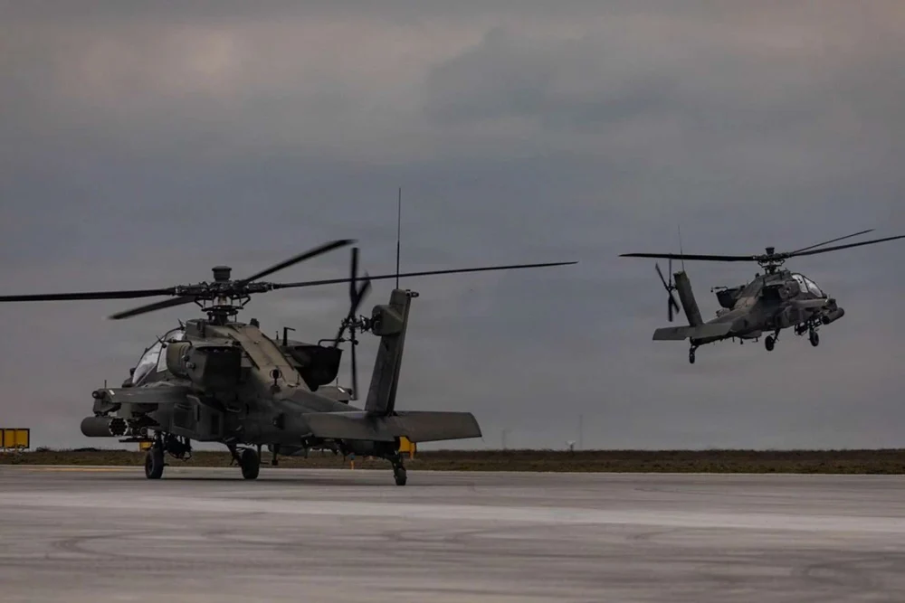 SUA au adus elicoptere de atac AH-64E Apache la Baza Mihail Kogălniceanu pentru consolidarea flancului estic al NATO