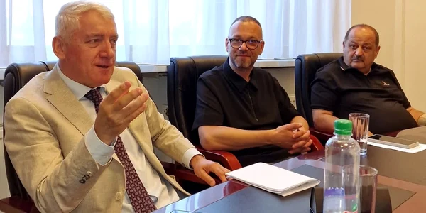 adrian tutuianu, seful AEP jpg