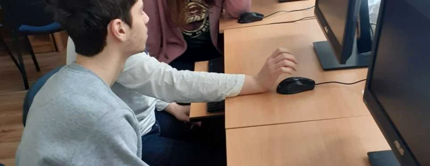Echipa care a obţinut locul 6 la Olimpiada Europeană de Hazarduri s-a pregătit atât la şcoală, cât şi la Centrul judeţean de Excelenţă FOTO: Facebook/Angela Liţă