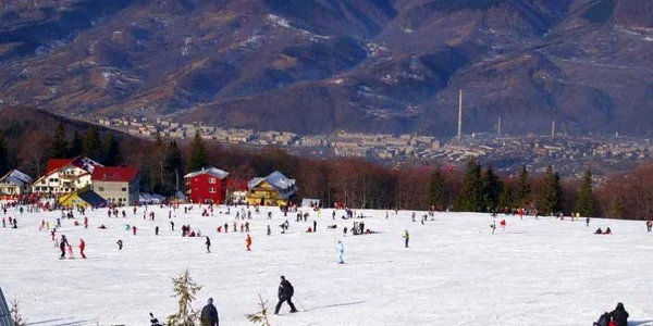 Turişti în Valea Jiului