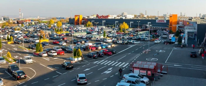 Parcarea unde s-a produs incidentul FOTO: pitestiretailpark,ro