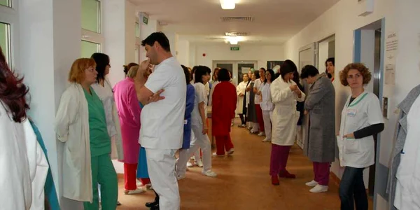 Cadrele medicale vasluiene au protestat pe holul spitalului 