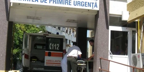 Băcăuanul a ajuns la Urgenţe după săritura pe cabinetul medical