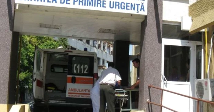 Băcăuanul a ajuns la Urgenţe după săritura pe cabinetul medical