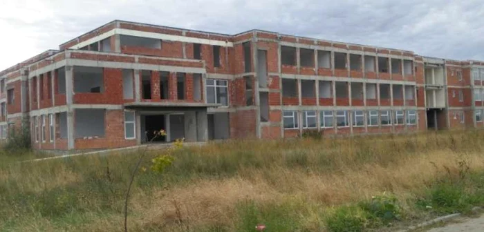 Construcţia a rămas nefinalizată FOTO: aradon