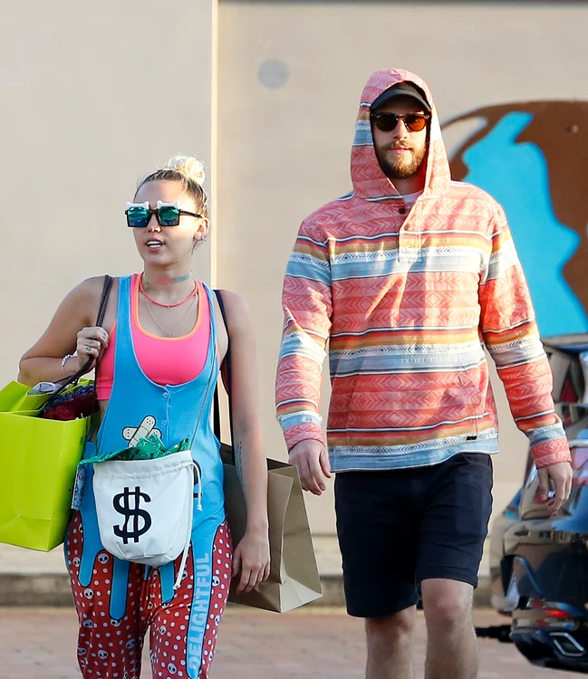 miley si liam hepta 2526391 jpg jpeg