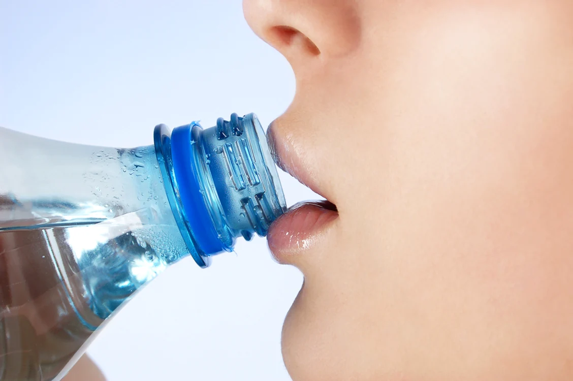 Se recomandă doar consumul apei îmbuteliate Arhivă